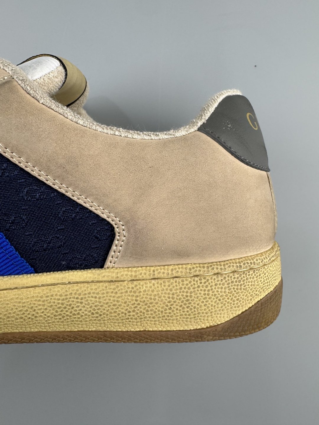 Gucci Beige Stripe Low-Top Sneakers
